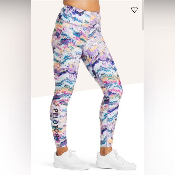 Peloton Activewear River Rock Set in Size Medium - Picture 4 of 4